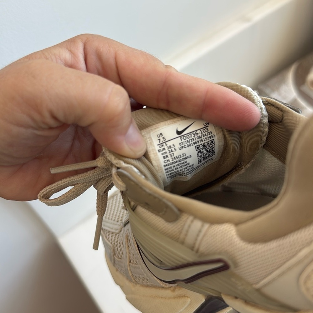 Nike v2k Athletic Sneakers - Picture 4 of 6